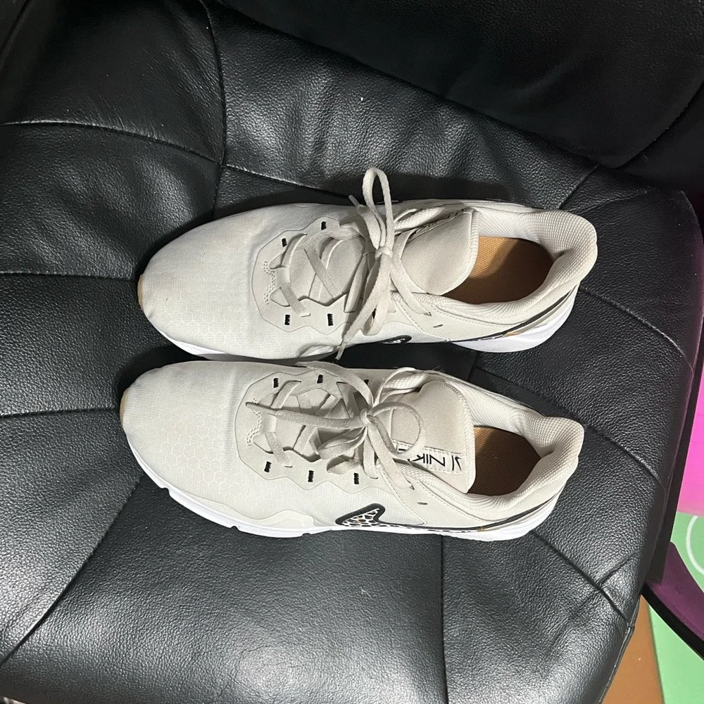 Nike Legend 2 Athletic Shoes (11.5) - Picture 6 of 7